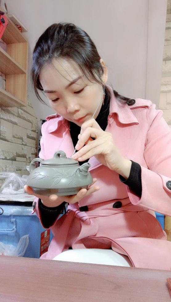 阳羡溪头一丸土,胜却人间金与玉,记张万敏