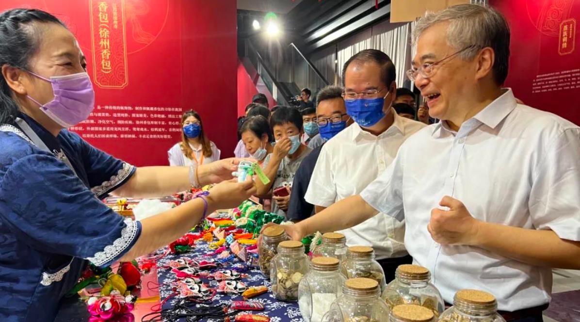 “织绣印染”齐聚“天涯海角”,江苏11个