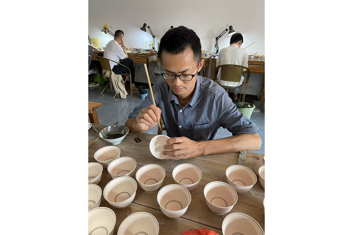 青花墨韵绘匠心——陶瓷绘画艺术家付辉华的艺术之路
