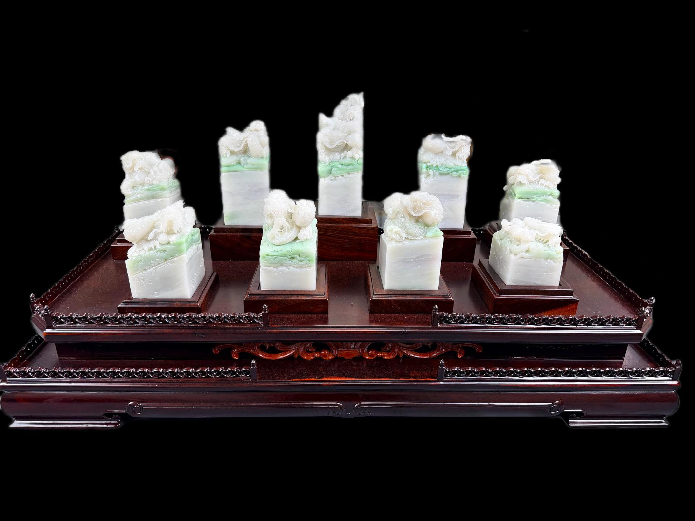 速递专题报道：藏界传奇——陆子冈金奖格尔木翠青玉玺套组的价值跃迁